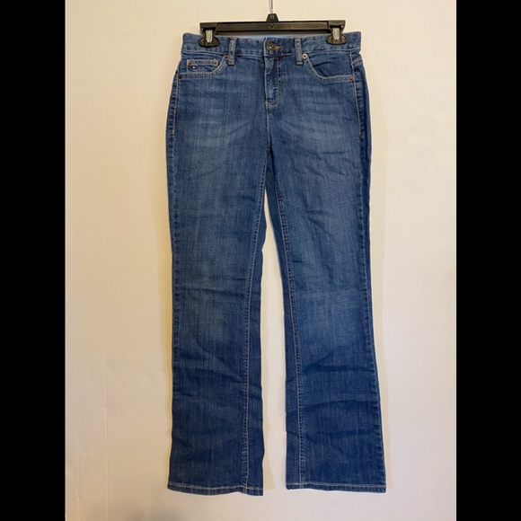 NWT Women’s Tommy Hilfiger Boot Cut Jean SZ 2 - Picture 1 of 5